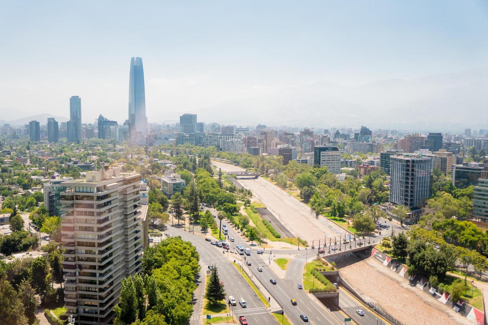 Sheraton Santiago Hotel & Convention Center Buitenkant foto Avenida Francisco de Miranda