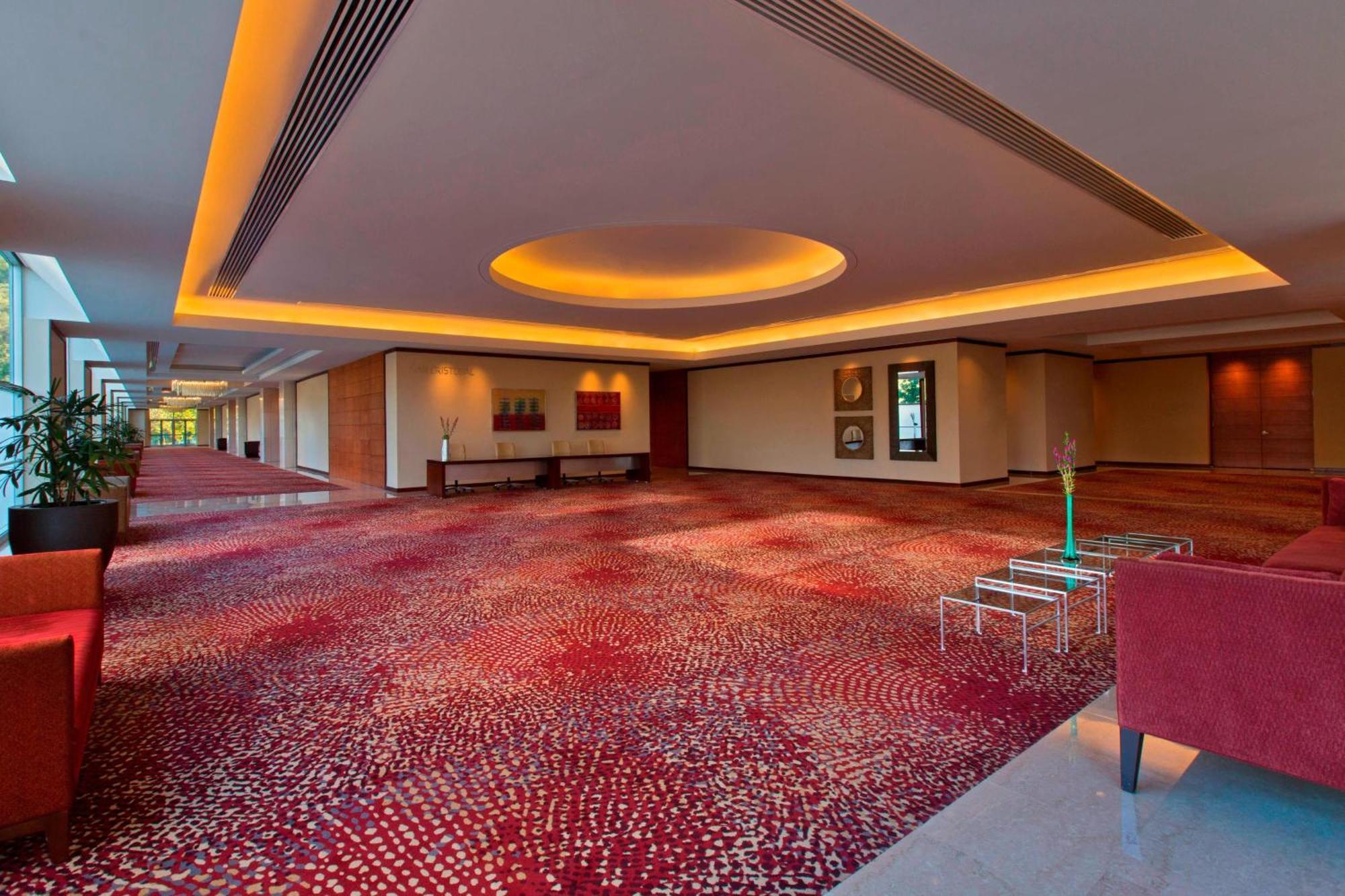Sheraton Santiago Hotel & Convention Center Buitenkant foto The Westin Mumbai