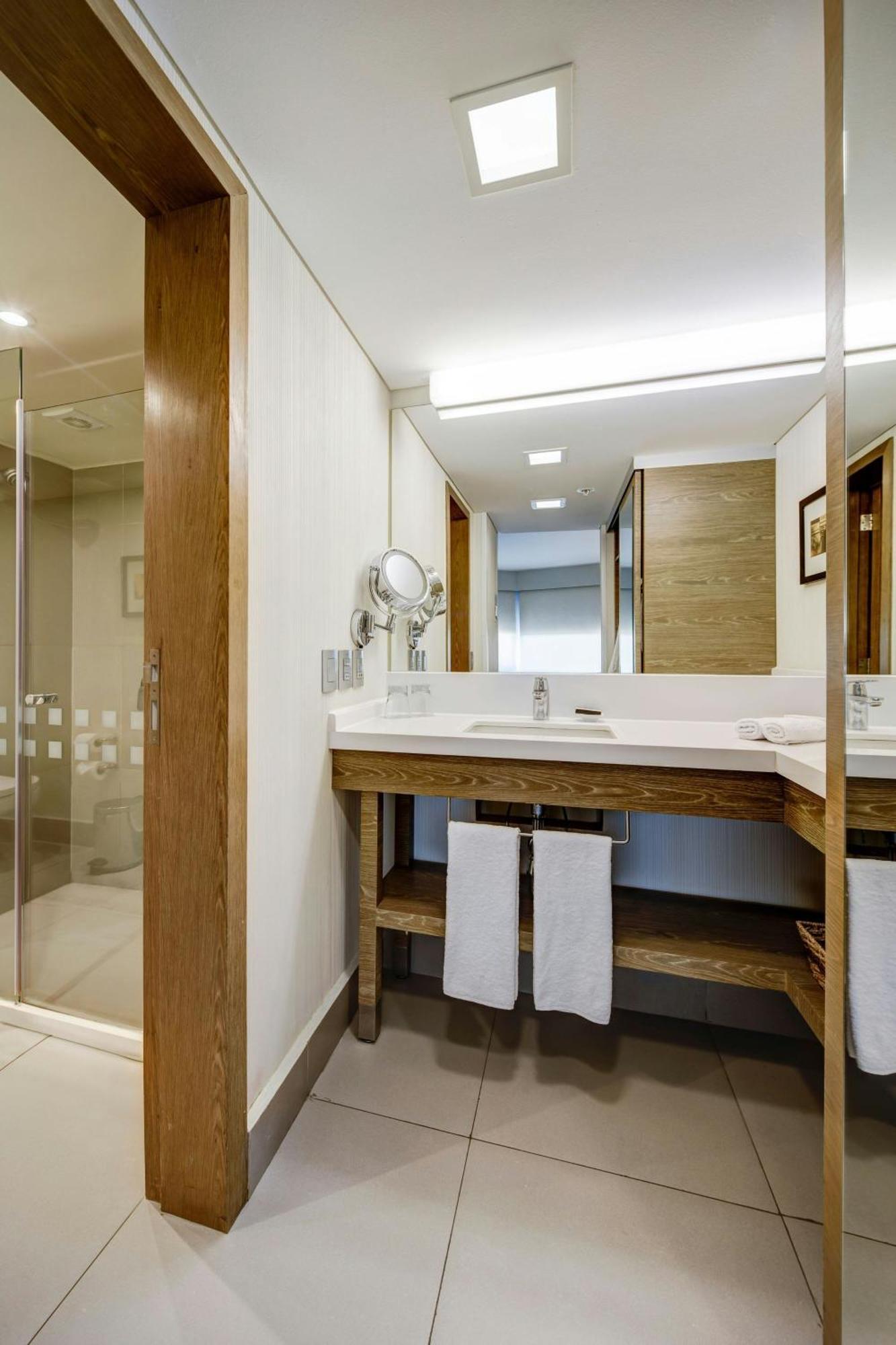 Sheraton Santiago Hotel & Convention Center Buitenkant foto Bathroom