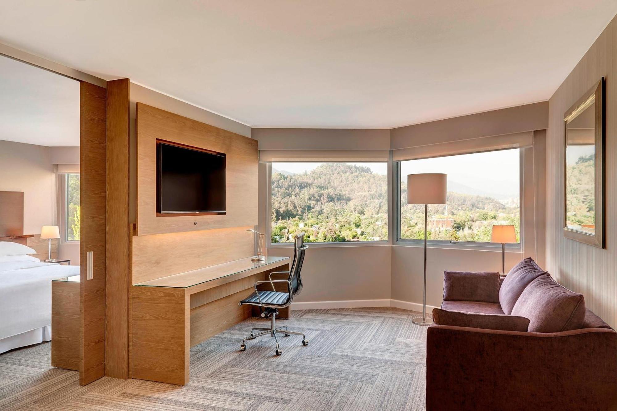 Sheraton Santiago Hotel & Convention Center Buitenkant foto A room at the hotel