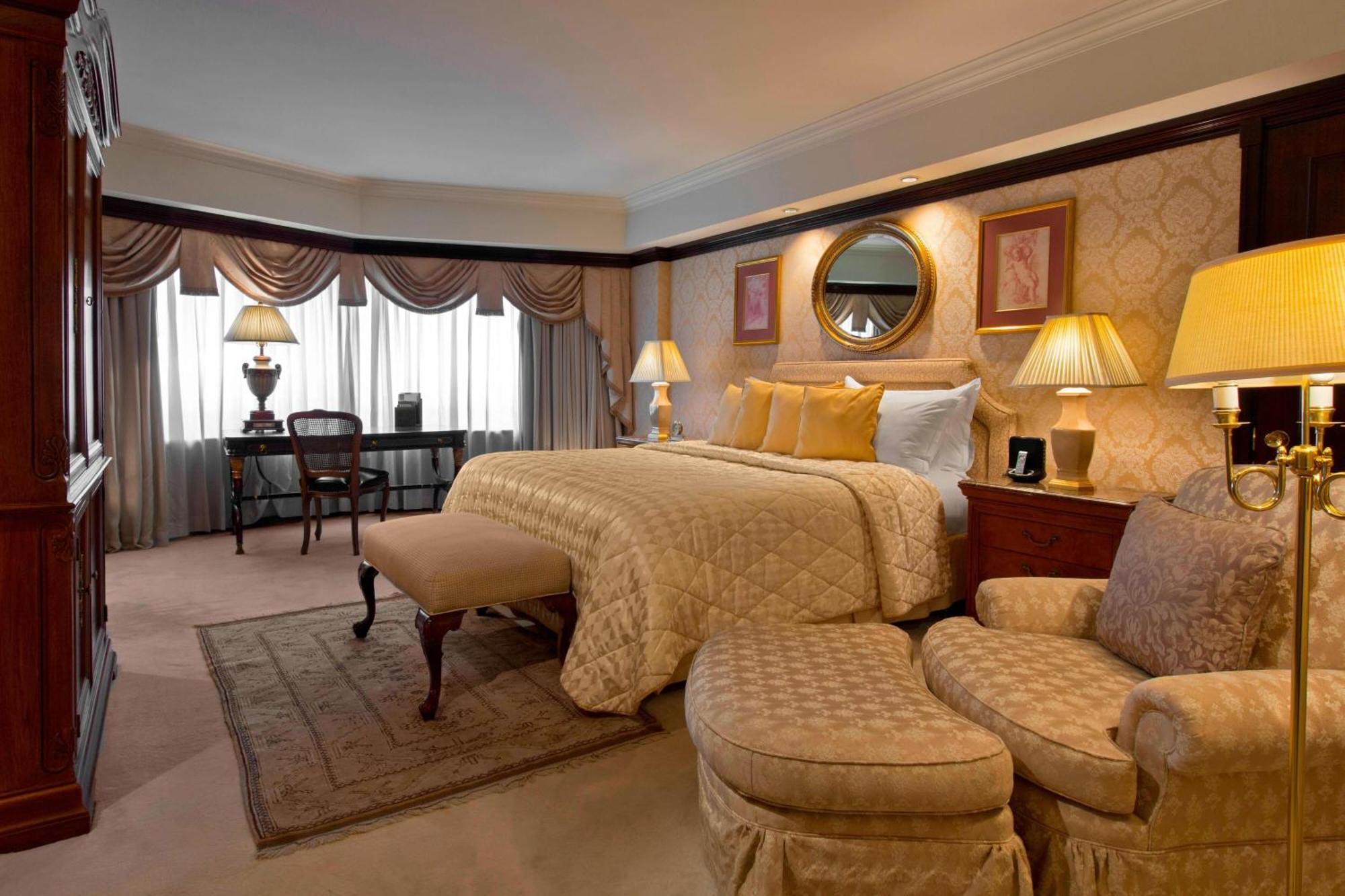 Sheraton Santiago Hotel & Convention Center Buitenkant foto A bedroom at the Four Seasons Hotel