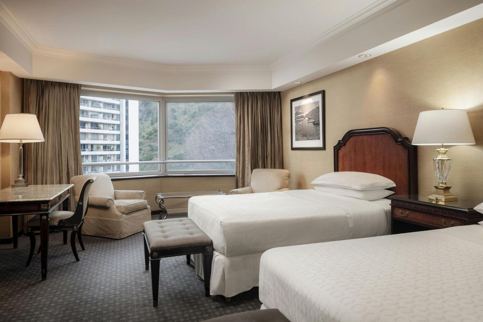 Sheraton Santiago Hotel & Convention Center Buitenkant foto A guest room at the hotel