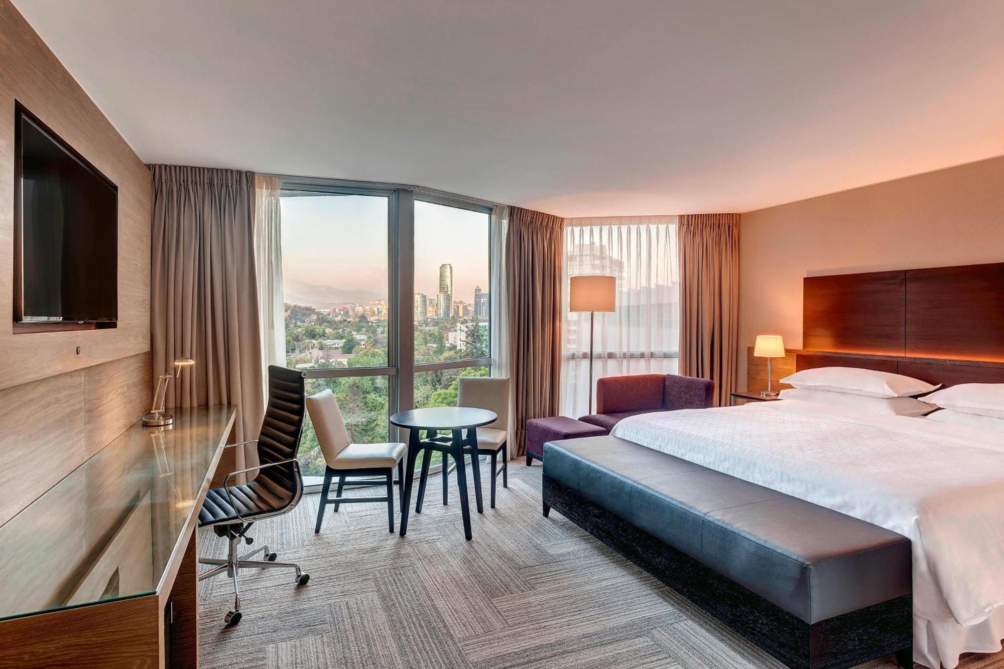 Sheraton Santiago Hotel & Convention Center Buitenkant foto A room at the hotel