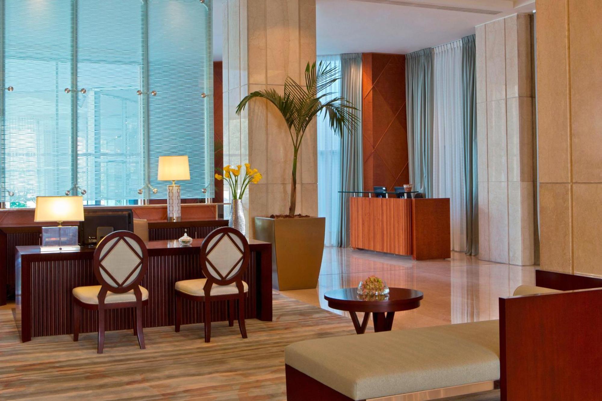 Sheraton Santiago Hotel & Convention Center Buitenkant foto Concierge desk at the Westin Mumbai